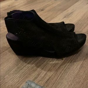 Vaneli Suede wedge